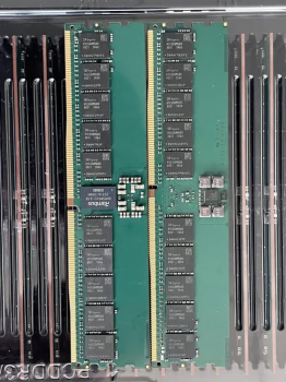 A DRAM- és NAND-flash-ellátás beszűkül: a tömeges kereskedői készletezési túlfeszültségek, a DDR-memóriaárak felfelé ívelő ciklusba lépnek